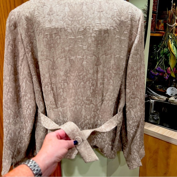 Brocade jacket. - Picture 2 of 8